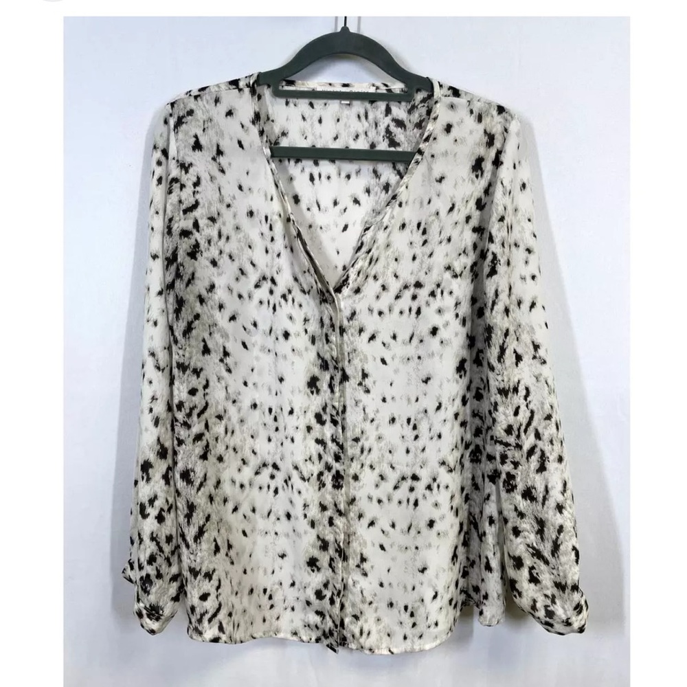 VIOLET & CLAIRE Women's Cream Cheetah Print V Neck Blouse Long Sleeve